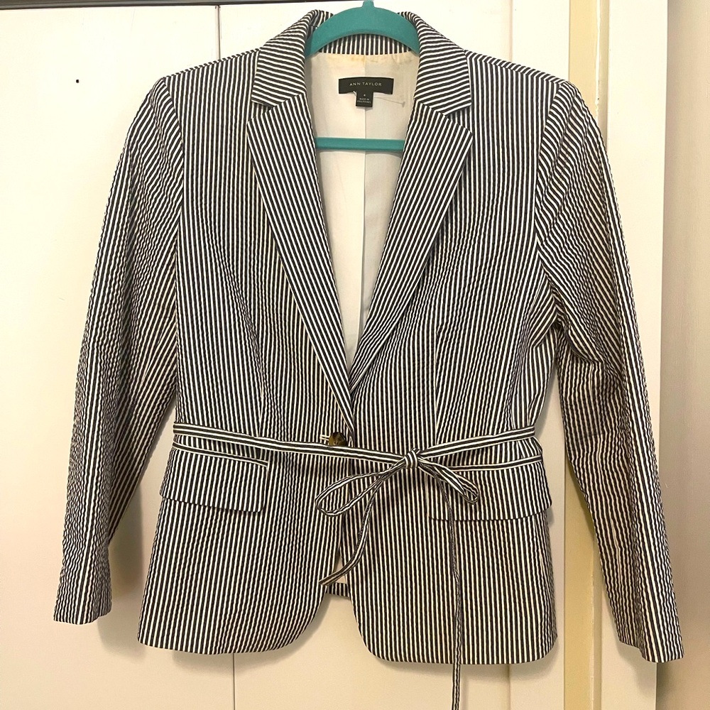 Seersucker jacket. Navy/white